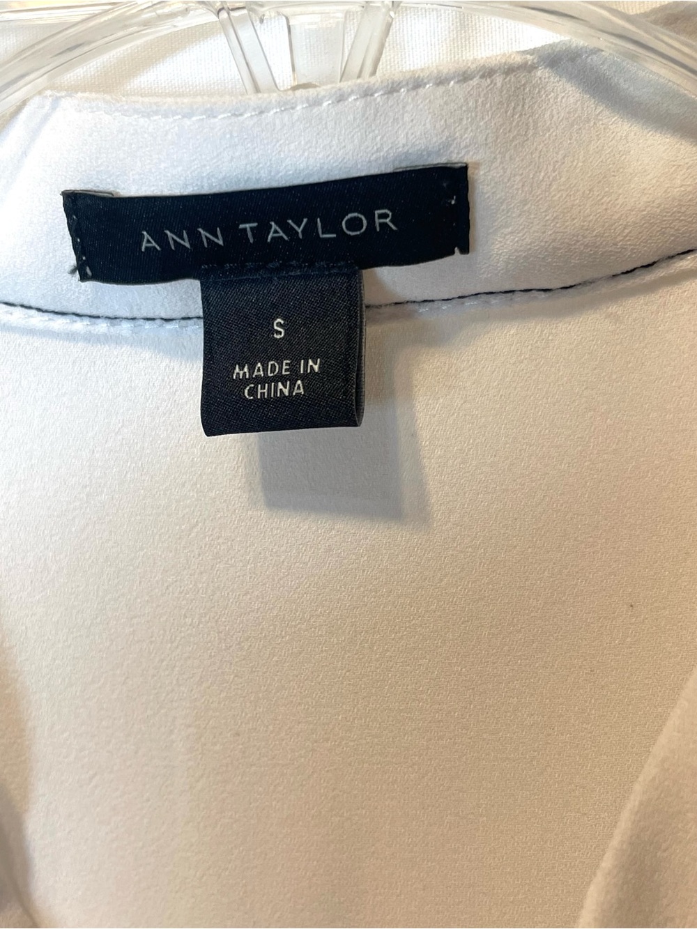 Ann Taylor Cream Sleeveless Tie-Neck Shell with Black Piping Women’s Size Small - Picture 3 of 7